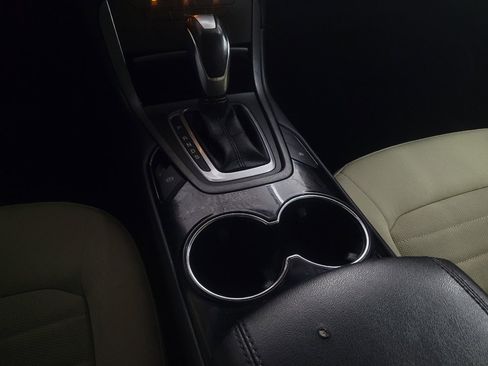 Used 2018 Ford Edge SE image 26