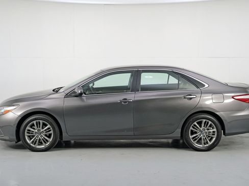 Used 2017 Toyota Camry SE image 40