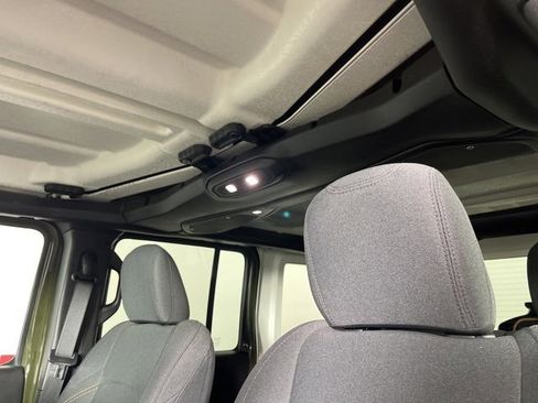 Used 2024 Jeep Wrangler Unlimited image 5