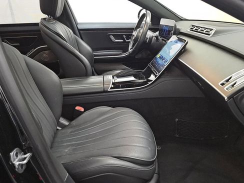 Used 2022 Mercedes-Benz S 500 4MATIC w/ AMG Line Package image 13