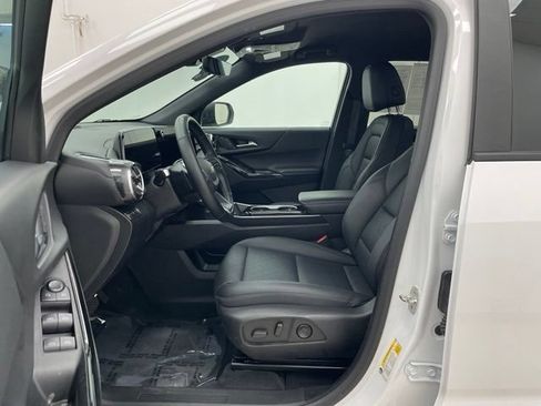 Used 2025 Chevrolet Equinox LT w/ Convenience Package II AWD/4WD image 9