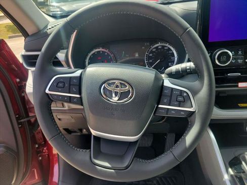 Certified 2026 Toyota Highlander XLE AWD/4WD image 17