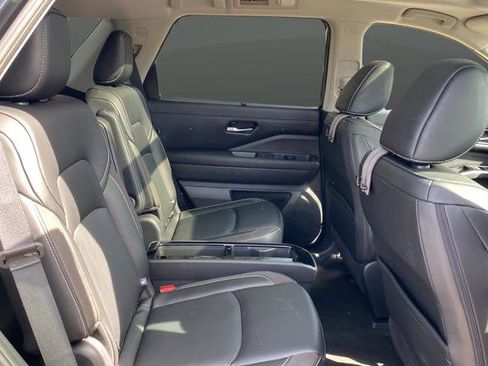 Used 2024 Nissan Pathfinder SL w/ SL Premium Package image 16