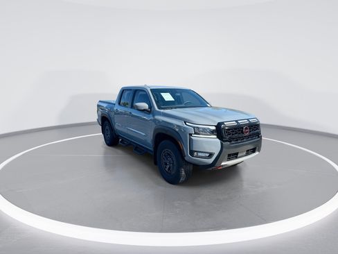 Used 2025 Nissan Frontier PRO-4X AWD/4WD image 2