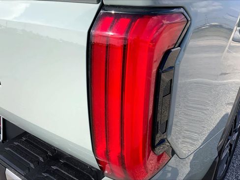 Used 2024 Toyota Tundra Limited w/ Power Package AWD/4WD image 30