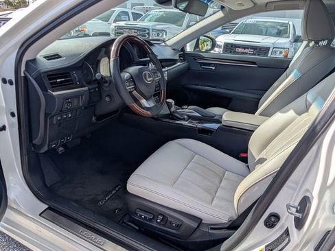 Used 2017 Lexus ES 350 w/ Luxury Package FWD image 6