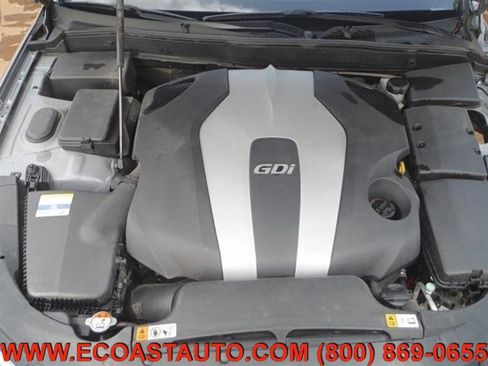 Used 2012 Hyundai Genesis 3.8 w/ Premium Pkg image 6