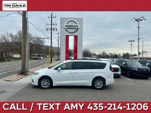 Used 2022 Chrysler Pacifica Touring-L FWD image 1