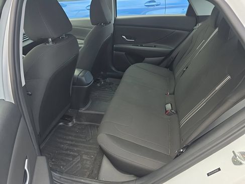 Used 2023 Hyundai Elantra SEL w/ Convenience Package FWD image 4