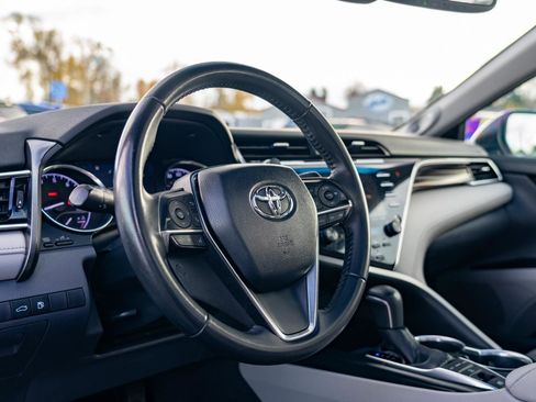 Used 2018 Toyota Camry XLE image 14