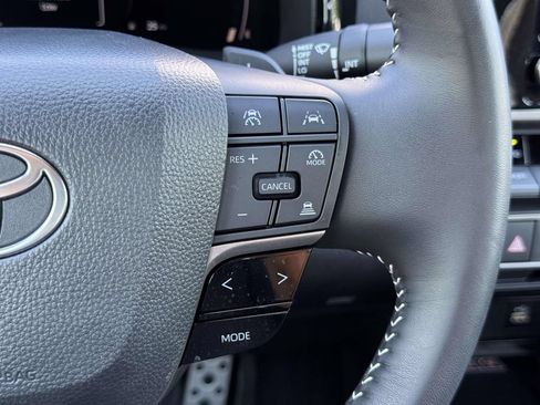 Used 2025 Toyota Camry SE FWD image 12