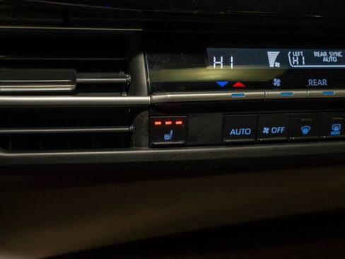 Used 2021 Toyota Sienna XLE image 15