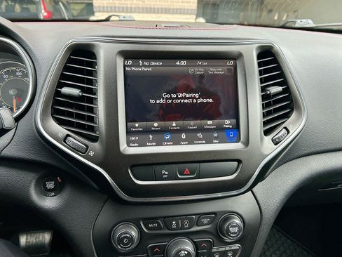 Used 2019 Jeep Cherokee Trailhawk w/ Cold Weather Group AWD/4WD image 28