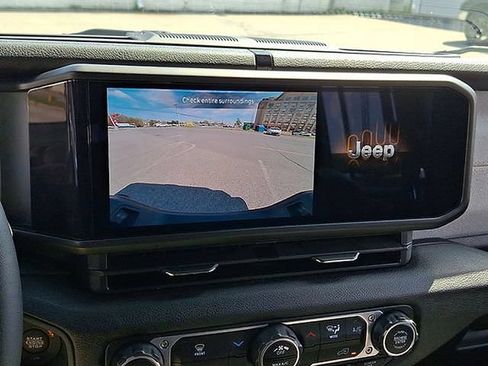 Used 2024 Jeep Gladiator Sport AWD/4WD image 20