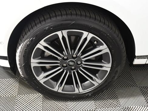 Certified 2026 Land Rover Range Rover Evoque Dynamic SE AWD/4WD image 11