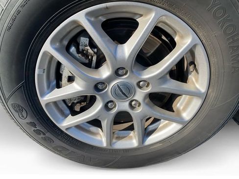 Used 2024 Chrysler Pacifica Touring-L FWD image 9