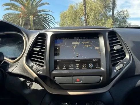 Used 2017 Jeep Cherokee Limited FWD image 22