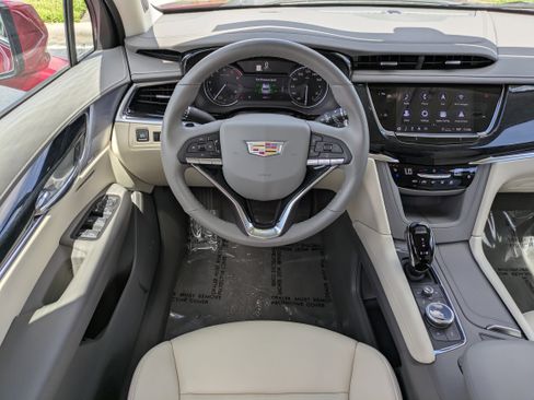 Used 2025 Cadillac XT6 Premium Luxury w/ LPO, Floor Liner Package FWD image 15