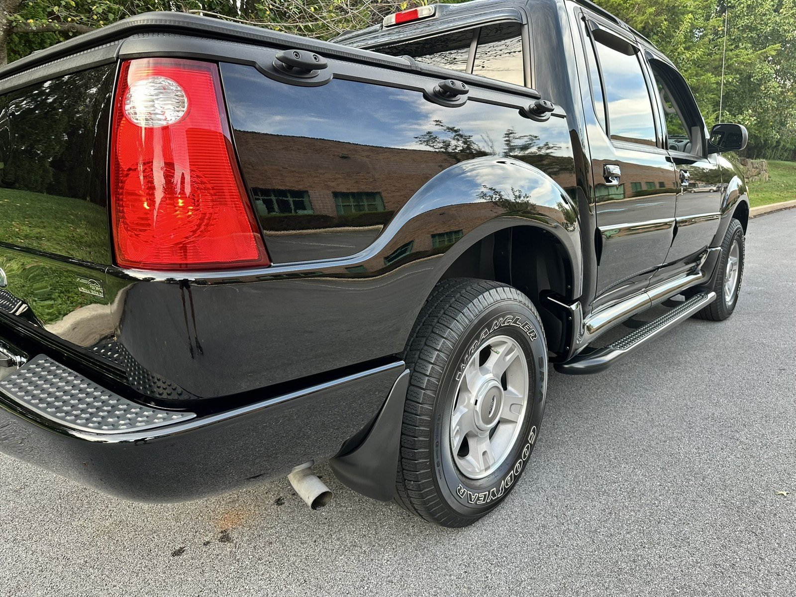 Used 2004 Ford Explorer Sport Trac 4x4 image 35