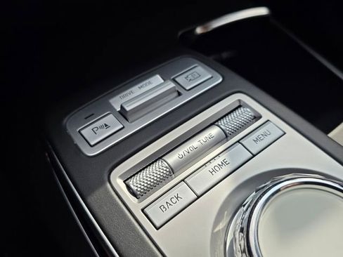 Used 2025 Genesis GV70 2.5T image 32