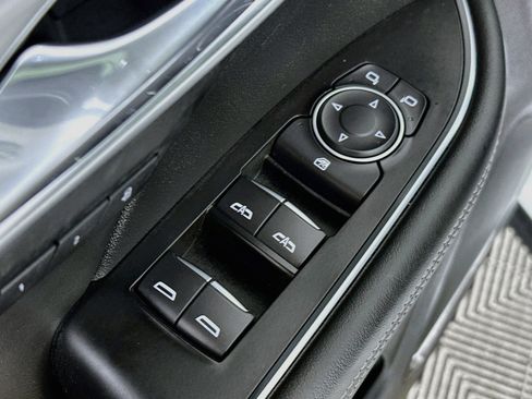 Used 2025 Buick Envision Avenir AWD/4WD image 18