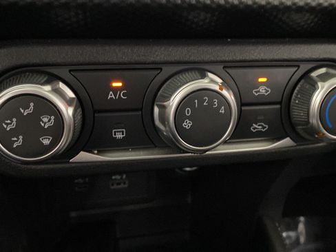 Used 2024 Nissan Kicks SV w/ Interior Electronics Package FWD image 17