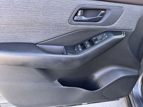Used 2023 Nissan Rogue S FWD image 14