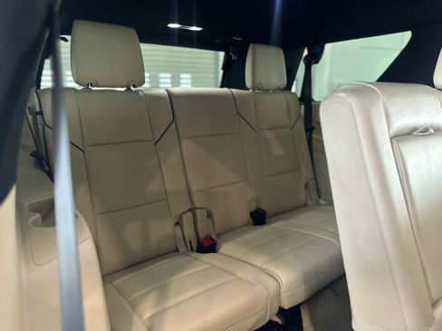 Used 2024 Cadillac Escalade Premium Luxury AWD/4WD image 27