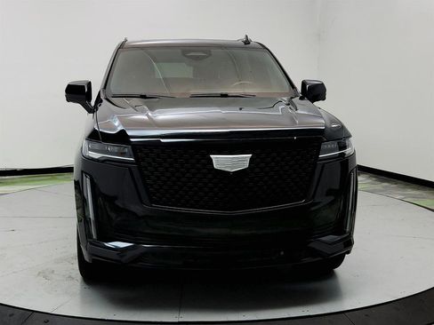 Used 2022 Cadillac Escalade ESV Premium Luxury image 2