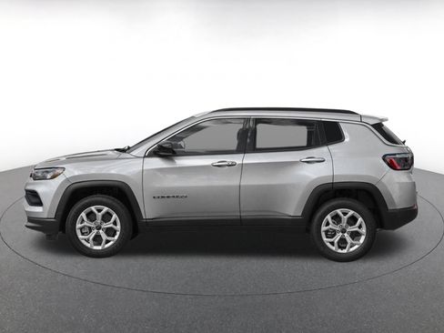 Used 2025 Jeep Compass Limited AWD/4WD image 3