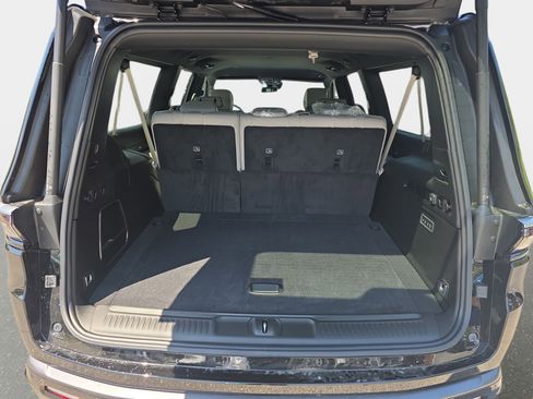 New 2026 Jeep Grand Wagoneer L 4WD image 30