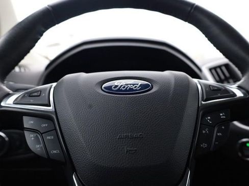 Certified 2024 Ford Edge SEL image 9