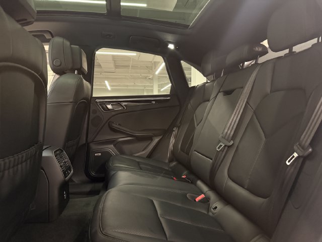Certified 2026 Porsche Macan AWD/4WD image 28