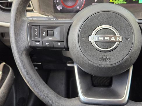 Used 2025 Nissan Kicks SV FWD image 18
