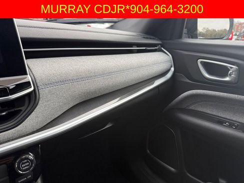 Used 2024 Jeep Compass Latitude image 25