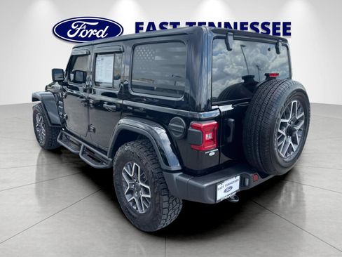 Used 2024 Jeep Wrangler Unlimited Sahara w/ Technology Group AWD/4WD image 5