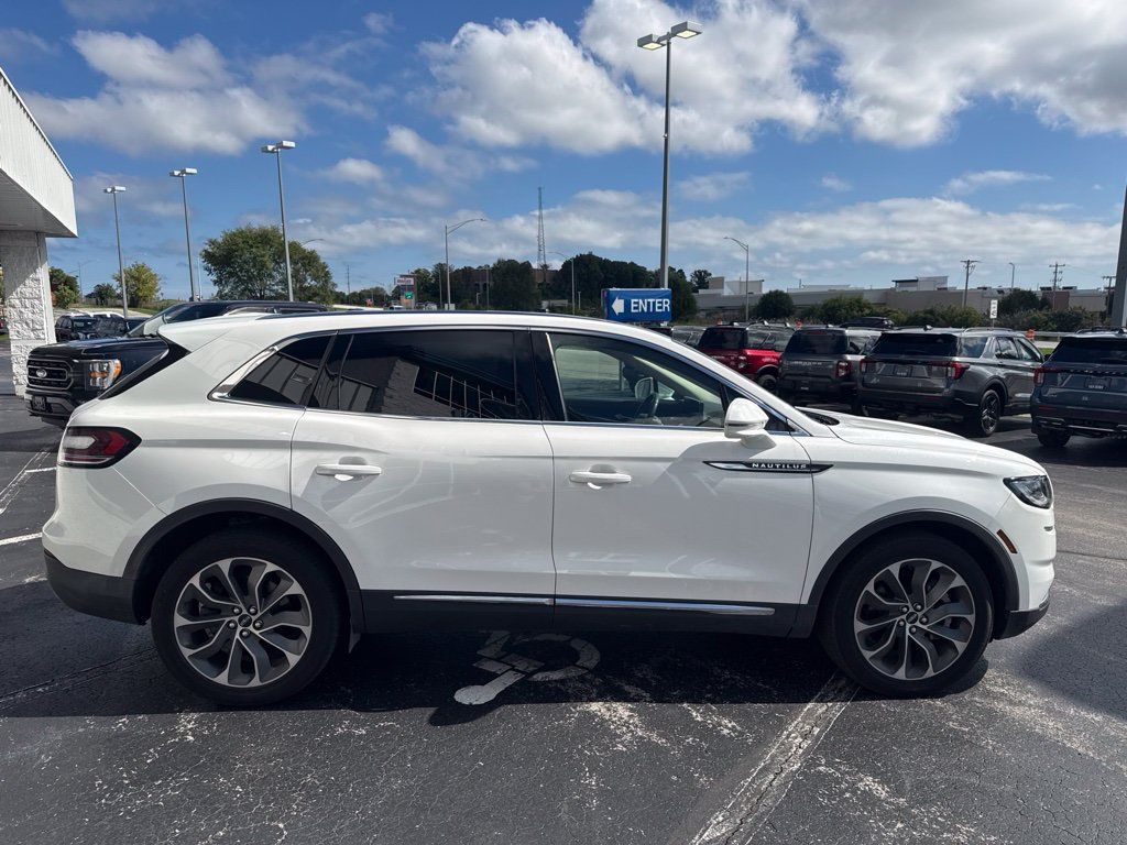 Used 2022 Lincoln Nautilus Reserve AWD/4WD image 7