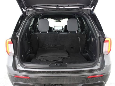 Used 2025 Ford Explorer ST-Line w/ ST-Line Street Pack image 14
