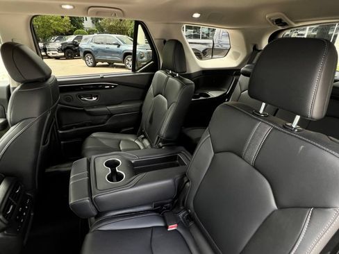 Used 2025 Honda Pilot Touring image 23