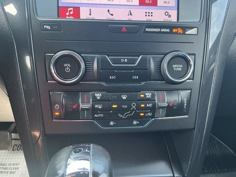 Used 2019 Ford Explorer XLT w/ Equipment Group 202A AWD/4WD image 33