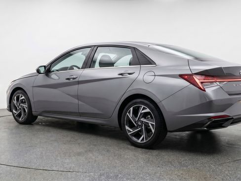 Used 2025 Hyundai Elantra SEL FWD image 6