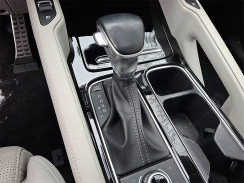 Used 2022 Kia Telluride SX w/ SX Prestige Package image 17