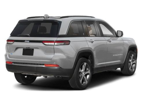 Used 2024 Jeep Grand Cherokee Summit AWD/4WD image 2