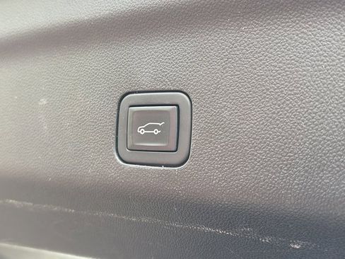 Used 2023 GMC Yukon XL Denali Ultimate image 7