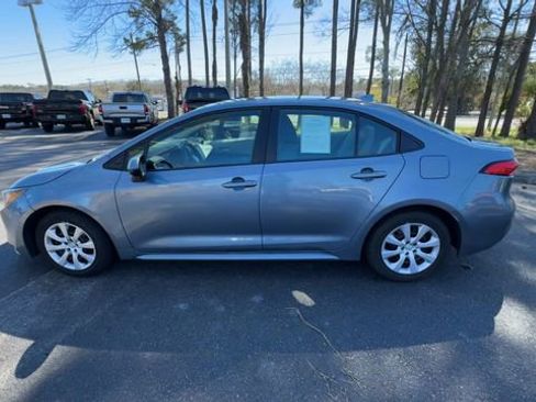 Used 2021 Toyota Corolla LE image 9