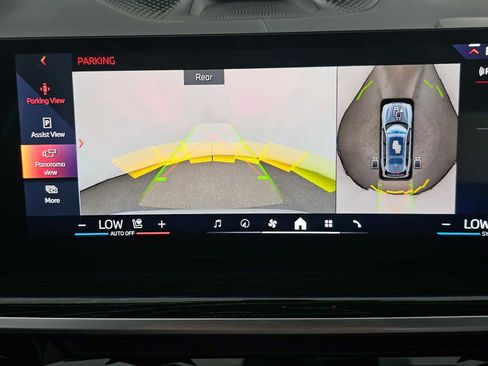 Used 2024 BMW X7 M60i w/ Executive Package image 31