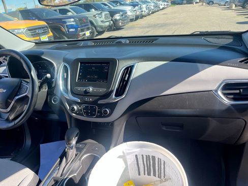 Used 2022 Chevrolet Equinox LT w/ Driver Convenience Package image 19