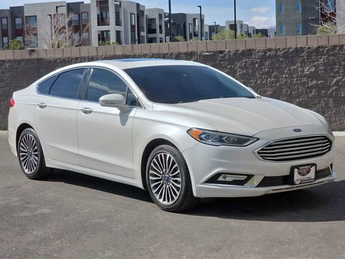 Used 2017 Ford Fusion SE w/ Fusion SE Technology Package image 3