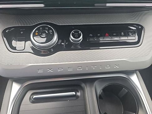 Used 2025 Ford Expedition Active image 22