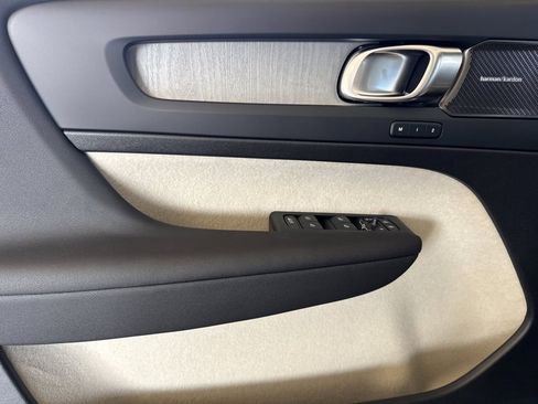 New 2026 Volvo XC40 B5 Ultra image 10